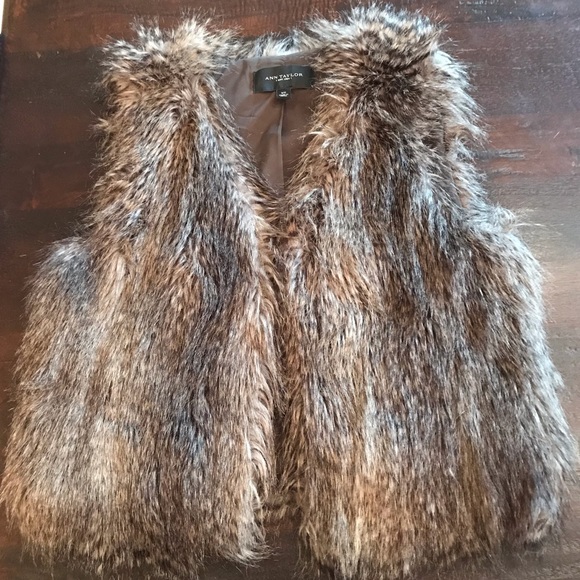 Ann Taylor Jackets & Blazers - NWOT Ann Taylor Faux Fur Vest XS